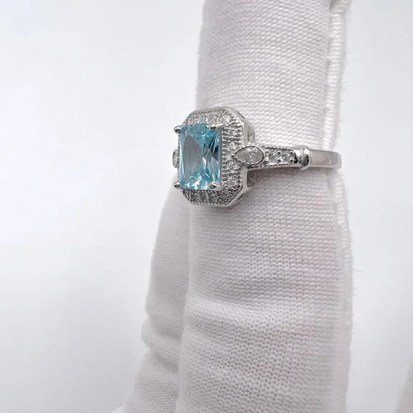 .925 Sterling Silver Aquamarine Cz Ring - Picture 14 of 16